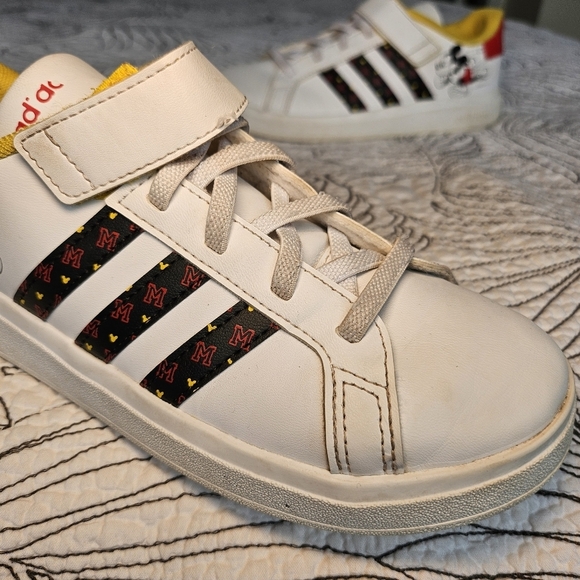 VGUC Adidas Disney Grand Court Mickey Mouse Velcro Sneakers Kids 2 - Picture 2 of 16